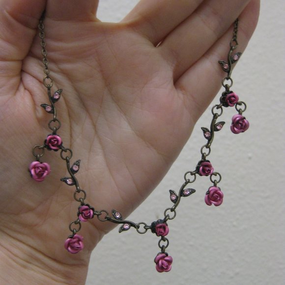 NWOT American Eagle AE rhinestone rose necklace - Picture 3 of 4